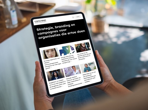 Ipad met de website van Concreet in beeld