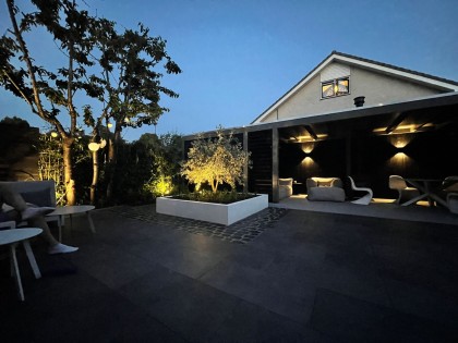 Strak tuinontwerp met verlichting Naarden