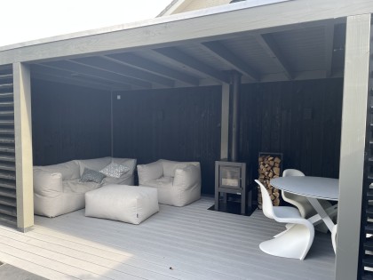 Reny haard in overkapping Almere Buitenleven