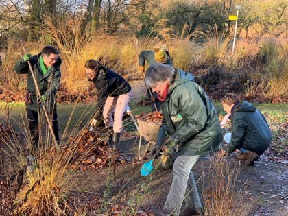 vrijwilligers in het groen klein