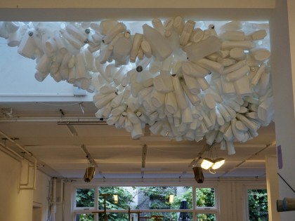 Carolien Adriaansche - Wolk Wasmiddelflessen Wasteland
