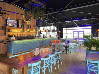bar