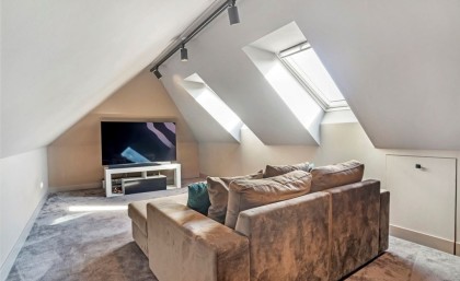 Bioscoop_bank_op_maat_in_velours_stof