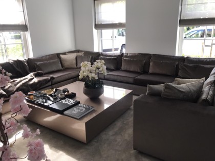 Luxe design bank op maat in velours stof interieurontwerp