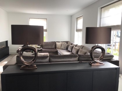 Luxe maatwerk bank in velours stof interieurontwerp