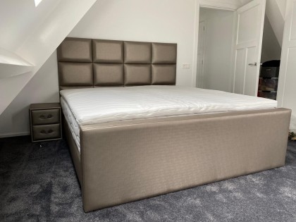 Maatwerk_bed_met_hoofdbord_en_voetenbord