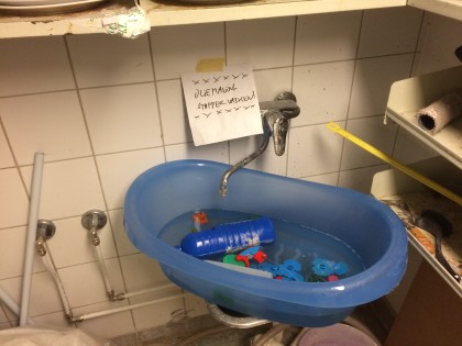 Carolien Adriaansche Aarhus 2017 - schoonmaken van gevonden plastic afval