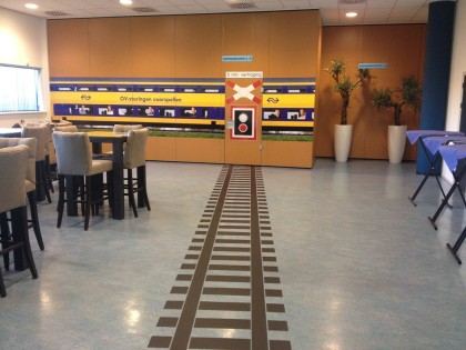 mees_reclame_veenendaal_ns_muur_en_vloer_bedrukking