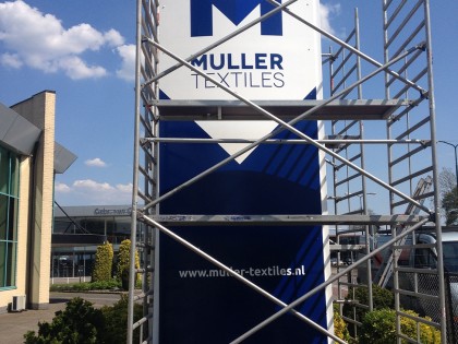 mees_reclame_veenendaal_outdoor_wegwijzer_muller_textiles