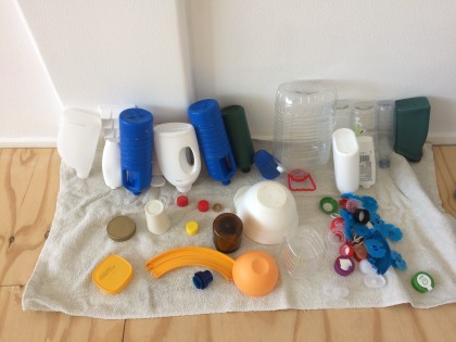Carolien Adriaansche - cleaning the plastic waste