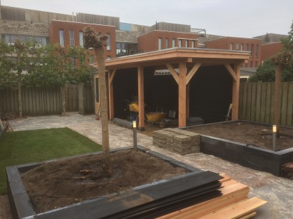 Overdekt genieten van uw tuin met een houten overkapping