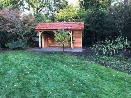 Overdekt genieten van uw tuin met een houten overkapping