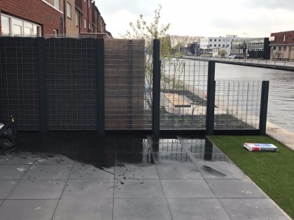Bamboe vlonder aan het water in Diemen
