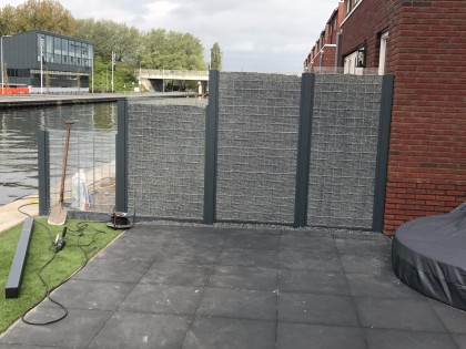 Bamboe vlonder aan het water in Diemen