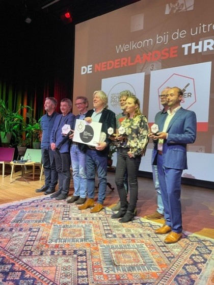 Fotomoment uitreiking Hebban Thrillerprijs 2023
