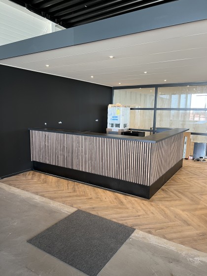 Showroom bar