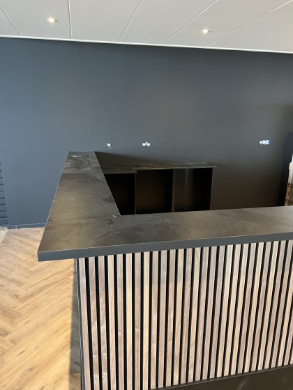 Showroom bar