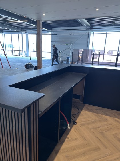 Showroom bar