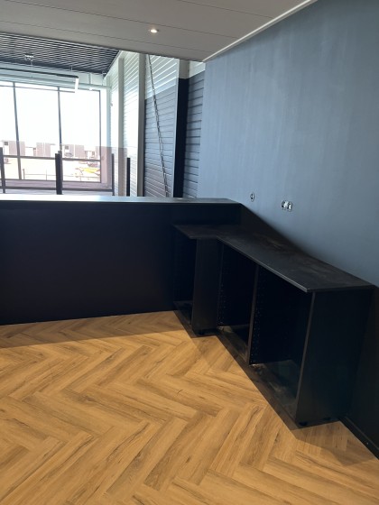 Showroom bar