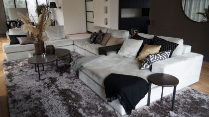 hoekbank-met-lounge-en-tafel