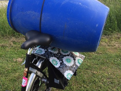Carolien Adriaansche - blue plastic waste on bicycle 9