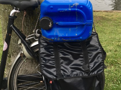 Carolien Adriaansche - blue plastic waste on bicycle 6
