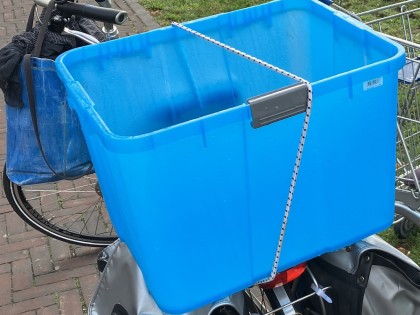 Carolien Adriaansche - blue plastic waste on bicycle 3
