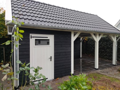 Puntdak Douglas overkapping met schuur