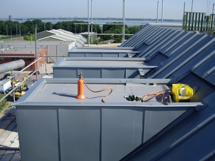 Zinken daken voor De Oude Haven in Huizen