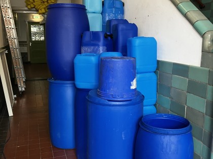 Blauwe plastic afval van Twente Cleaning