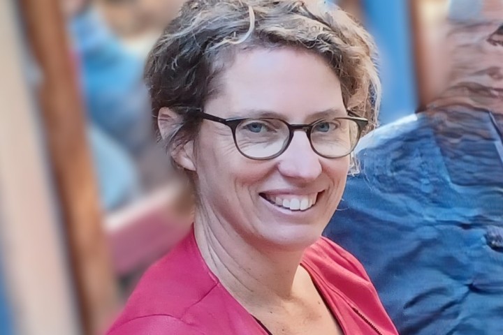 dr. Lidewij van Gils