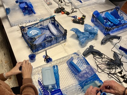 De Afvaljuf - workshop bedrijfslogo van plastic afval