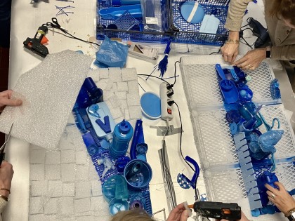 De Afvaljuf - workshop bedrijfslogo van plastic afval