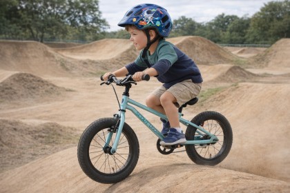 Scout op BMX baan