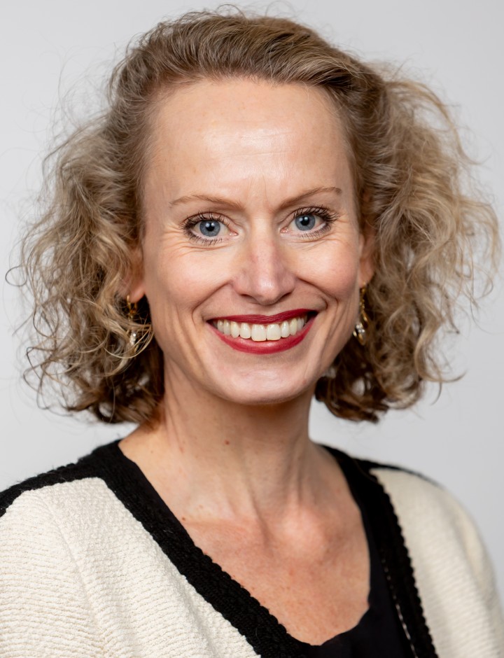 Dr. Vivi Heine