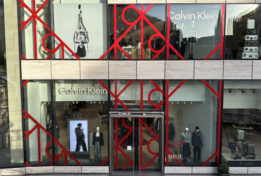 Raambelettering Calvin Klein Holiday Season 2025