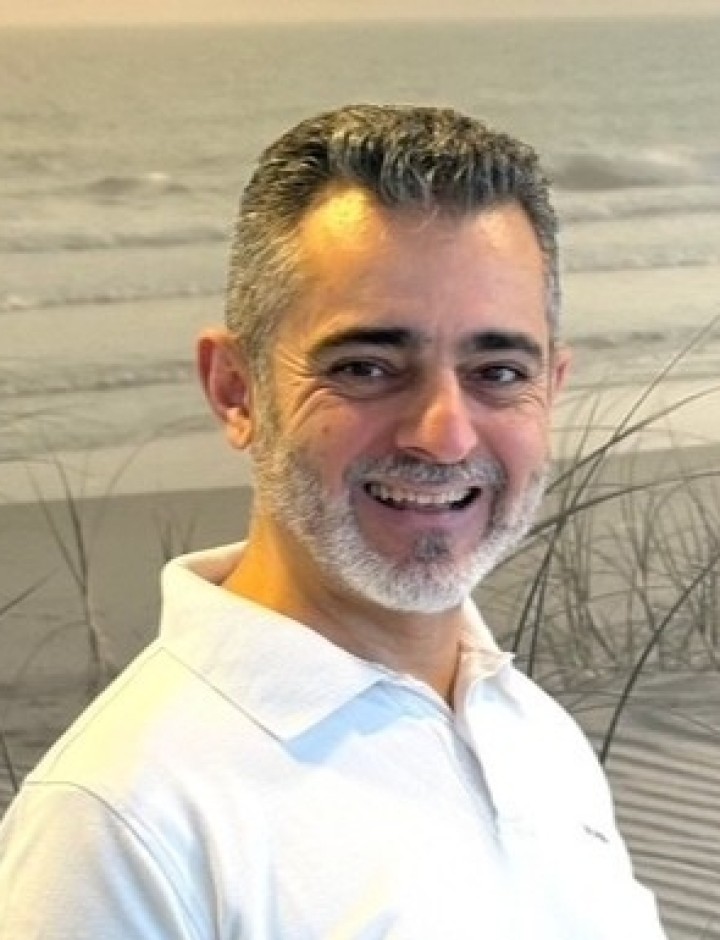 Dhr. M. Akay