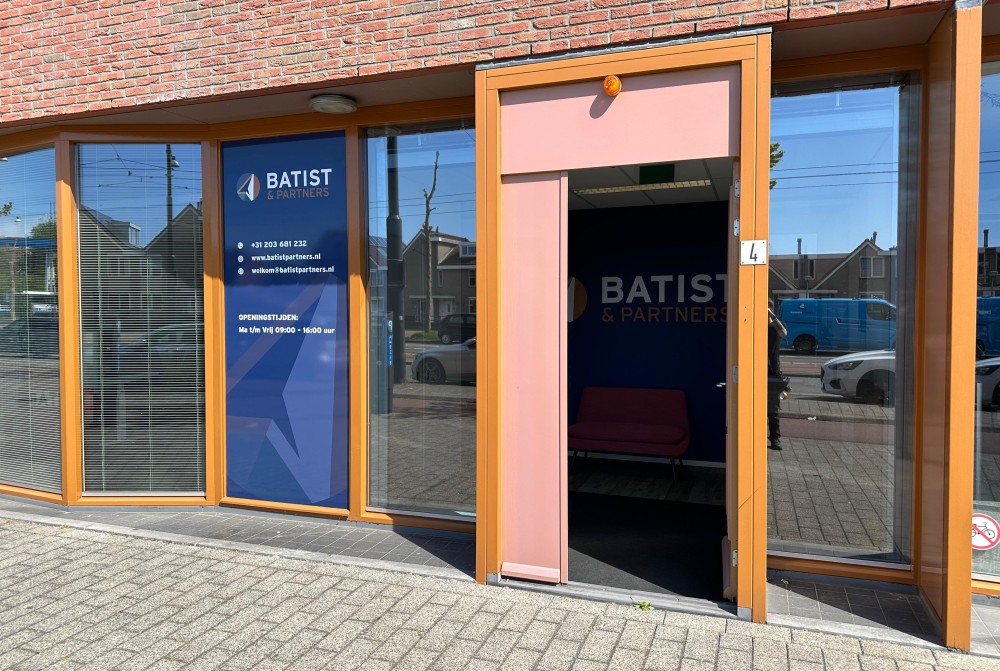 Gevel- en reclamebelettering geplaatst bij Batist BV
