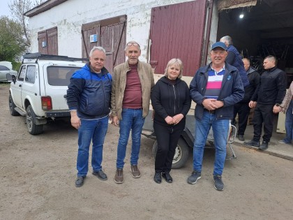 De chauffeurs van transport 360 met onze partners in Lyubashivka