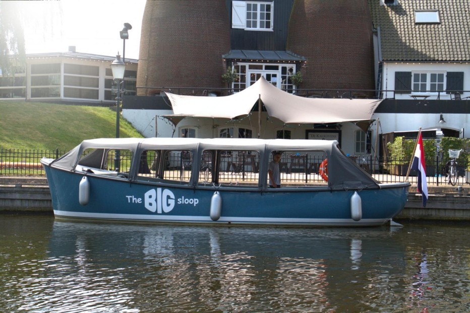 Laat u varen over het Gooimeer met The Big Sloop.