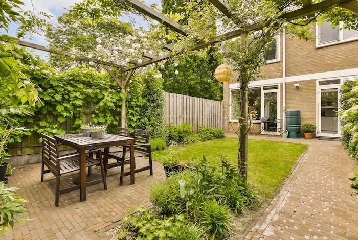 Een groene achtertuin