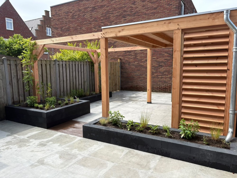 Tuinrenovatie met maatwerk overkapping | Almere