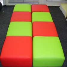 Op maat gemaakt Poefen bekleed met lederlook