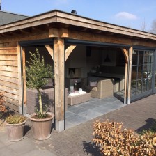 Screens geplaatst in Elst