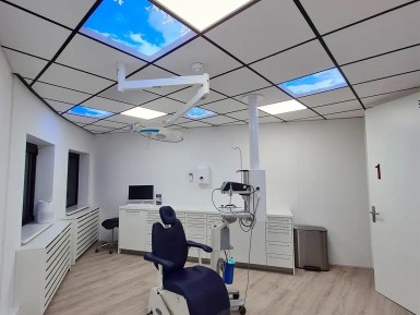 dentled-ceiling-panels-dental-clinic-oramax-breda-featured-image