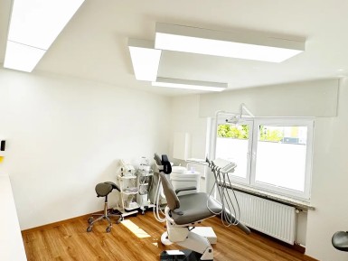 dentled-dl120-full-spectrum-daylight-led-panels-dr-daniel-nolte-dental-practice-eschenburg-featured-image