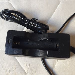 Chargeur pile 18650 Li-ion