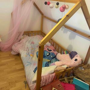 Donne lit cabane enfant + matelas – À venir cherch