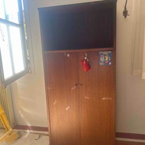 Grand meuble bureau ancien avec clés.