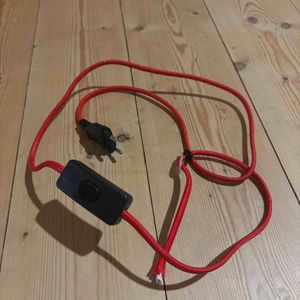 Câble en tissu rouge 